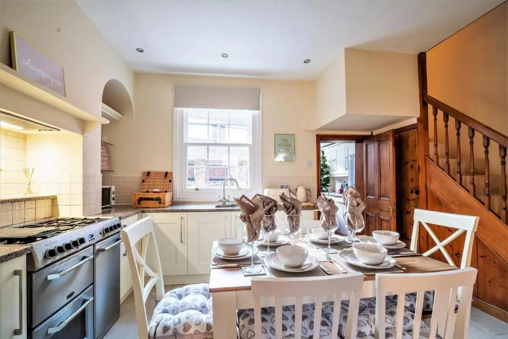 The Cottage in Chester, Sleeps 6 with FREE Parking