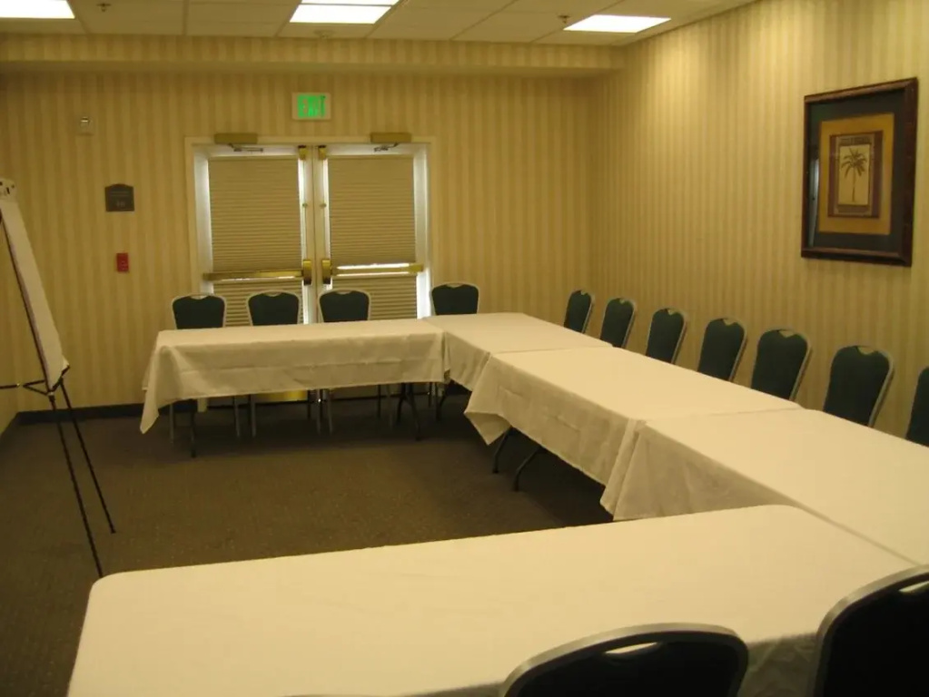 Best Western Plus Lake Elsinore Inn & Suites