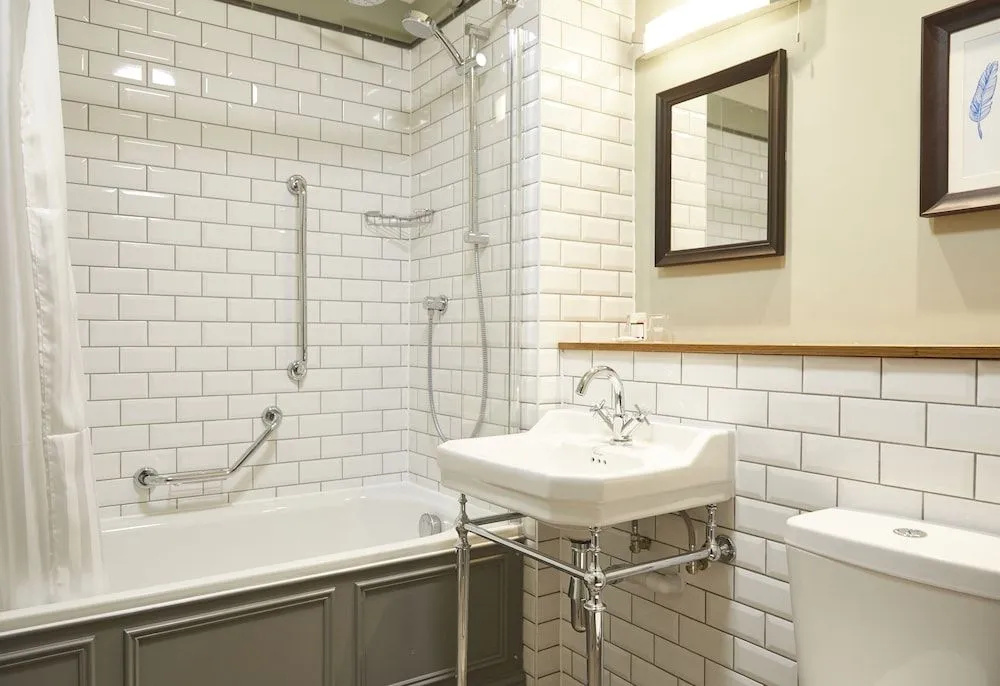 Ely Hotel by Chef & Brewer Collection