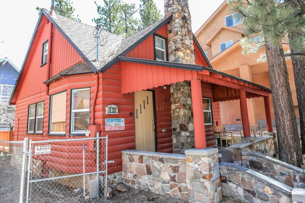 Lake Cottage - Vintage Big Bear Cabin close to The Village and Lake