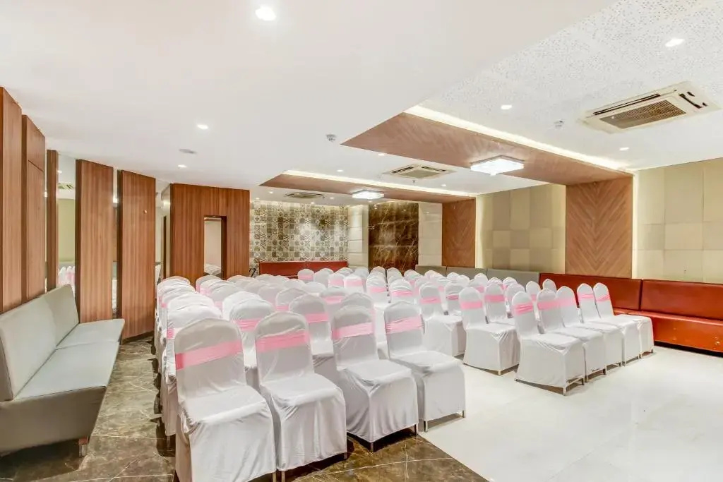 Oyo 13905 Hotel Grand Mookambika