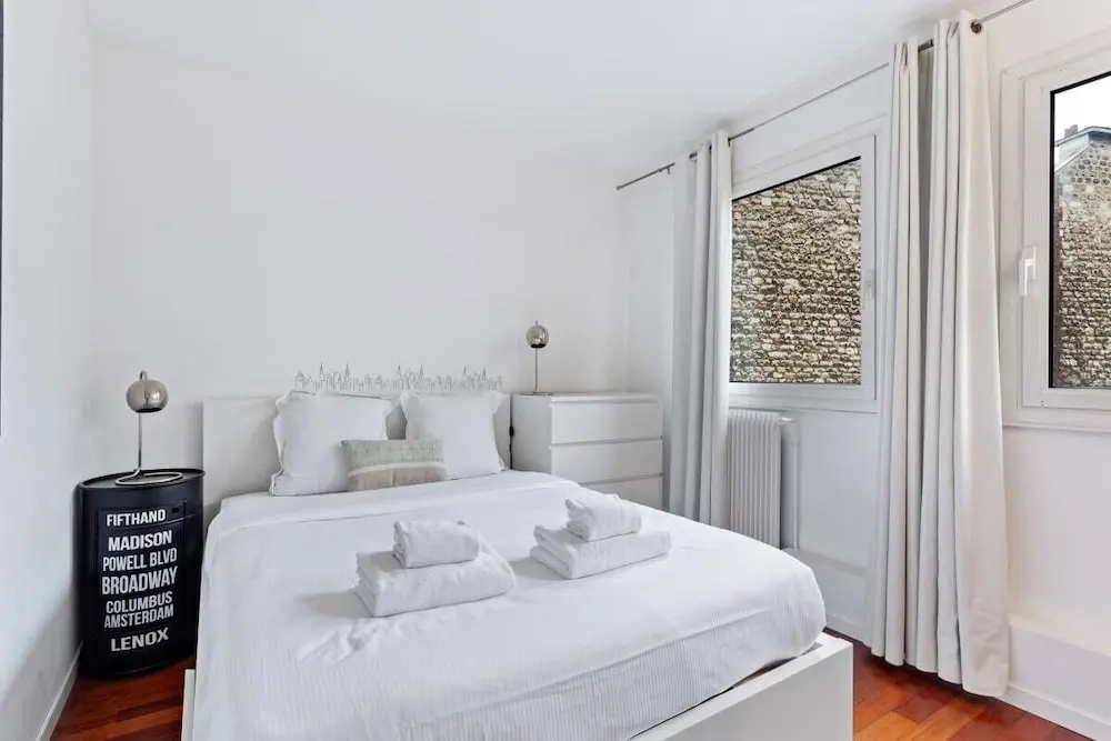 Stunning One Bedroom Apartment Sleeps 5, in Paris