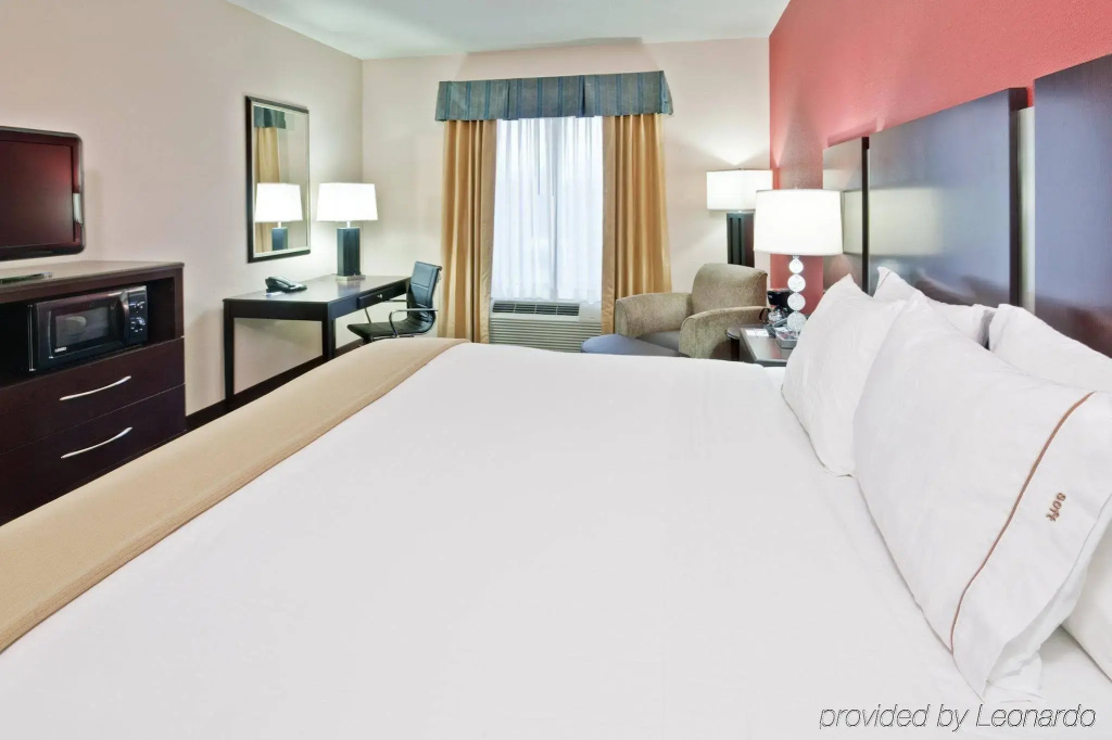 Holiday Inn Express Hotel & Suites New Philadelphia by IHG