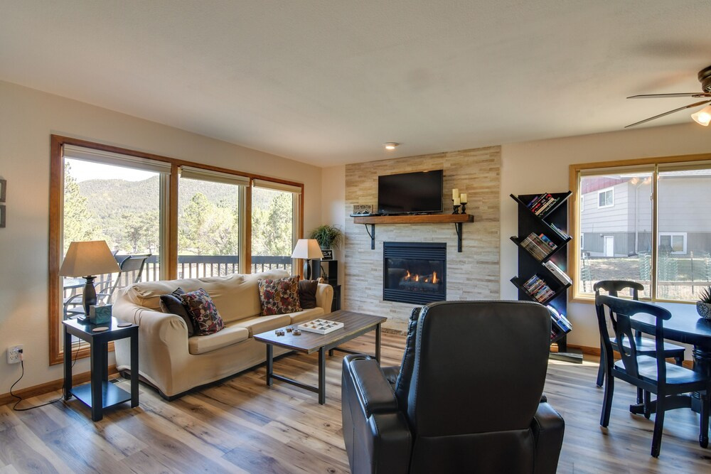 Fireplace & Mtn Views: Estes Park Home w/ Deck!