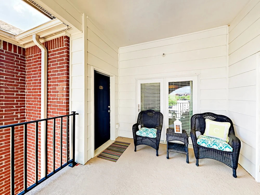 20050 Oak Road E Condo Unit 1003 3 Bedrooms 2 Bathrooms Condo