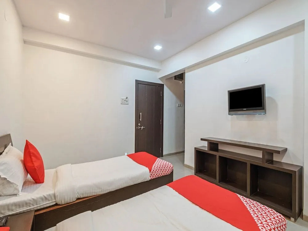OYO 24115 Flagship Hotel Rajwada