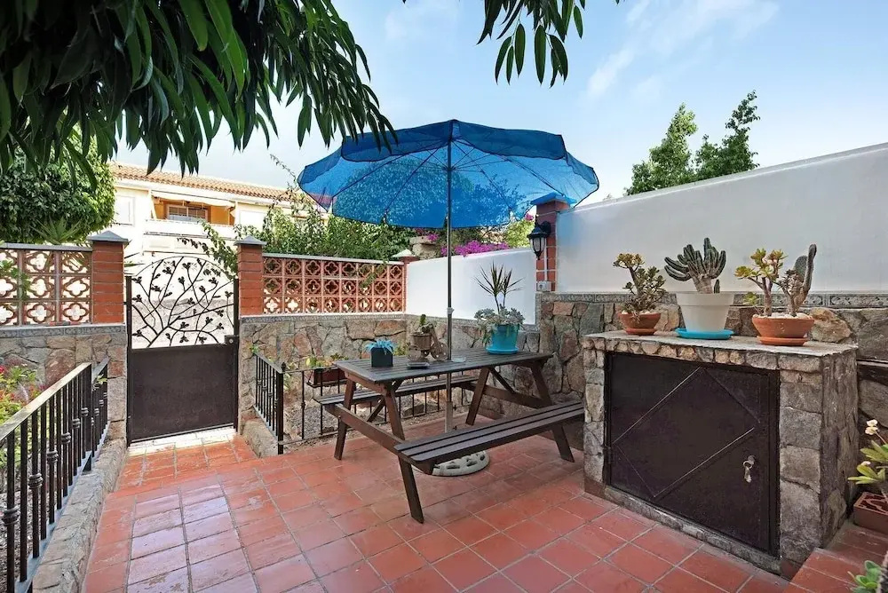 Lovely 2-bed House With Terrace and Pool, Chayofa