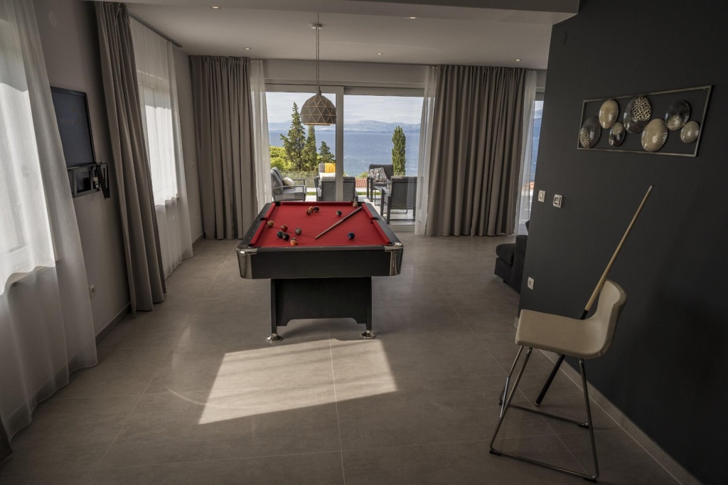 D in Postira with 7 bedrooms and 7 bathrooms