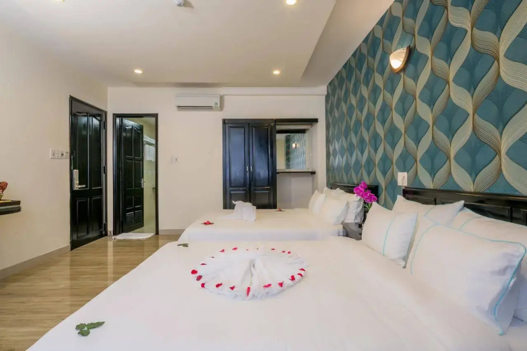 La Maison Danang Beach Hotel