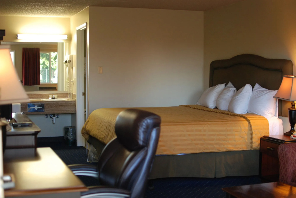Smokey Point Motor Inn