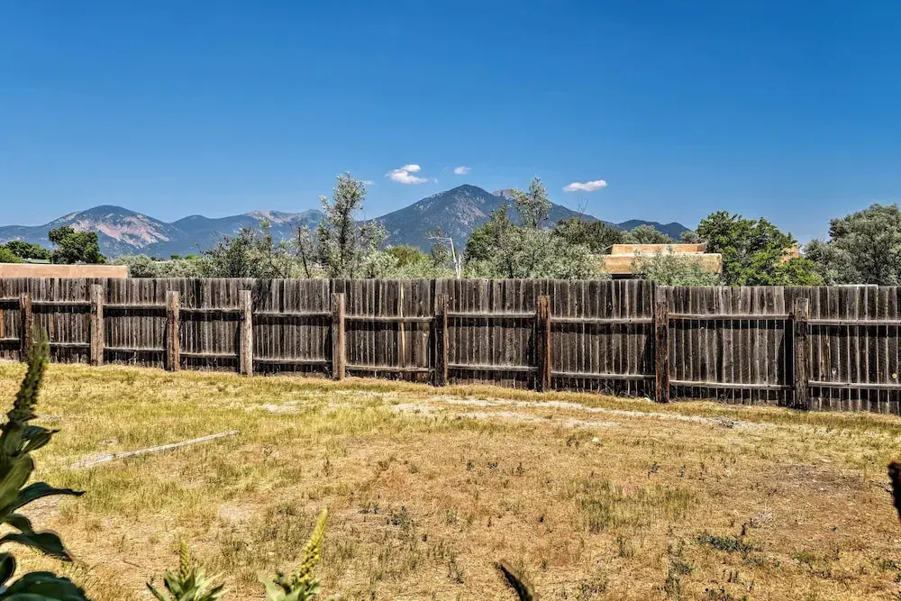 Chic Studio w/ Grill - 25 Mins to Taos Ski Valley!