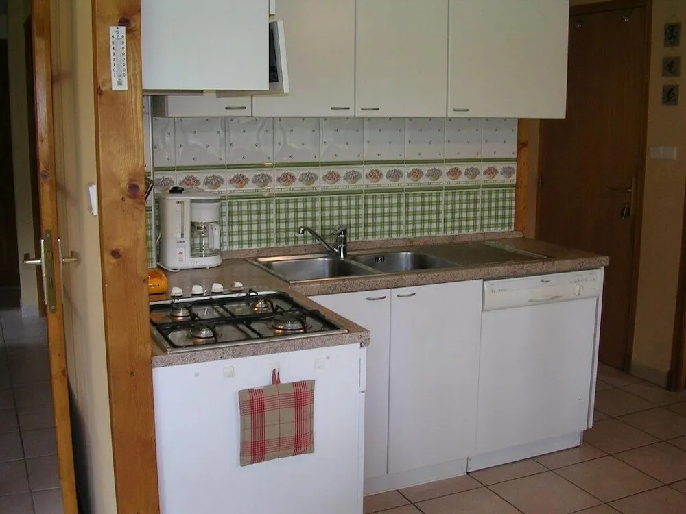 4 Rooms 8 People 3 Exposed South-west