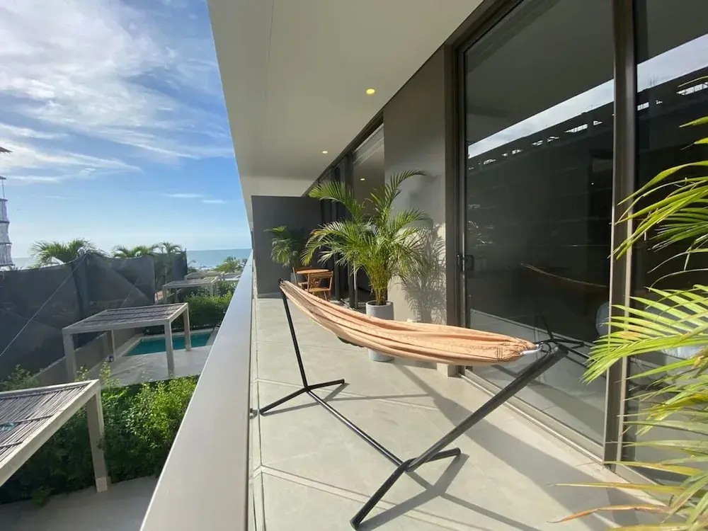 w Lively 1BR With Balcony in Cartagena