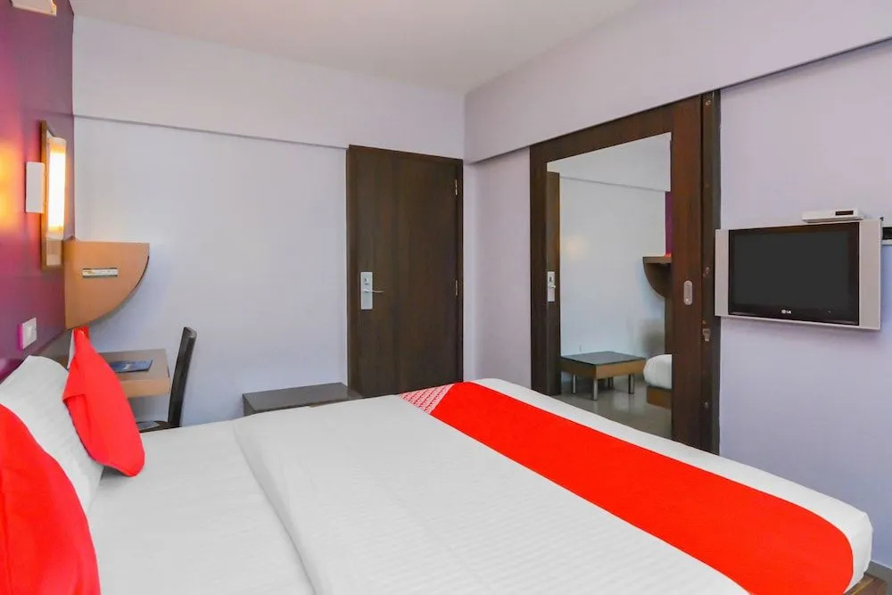 OYO 18803 Smart Inn