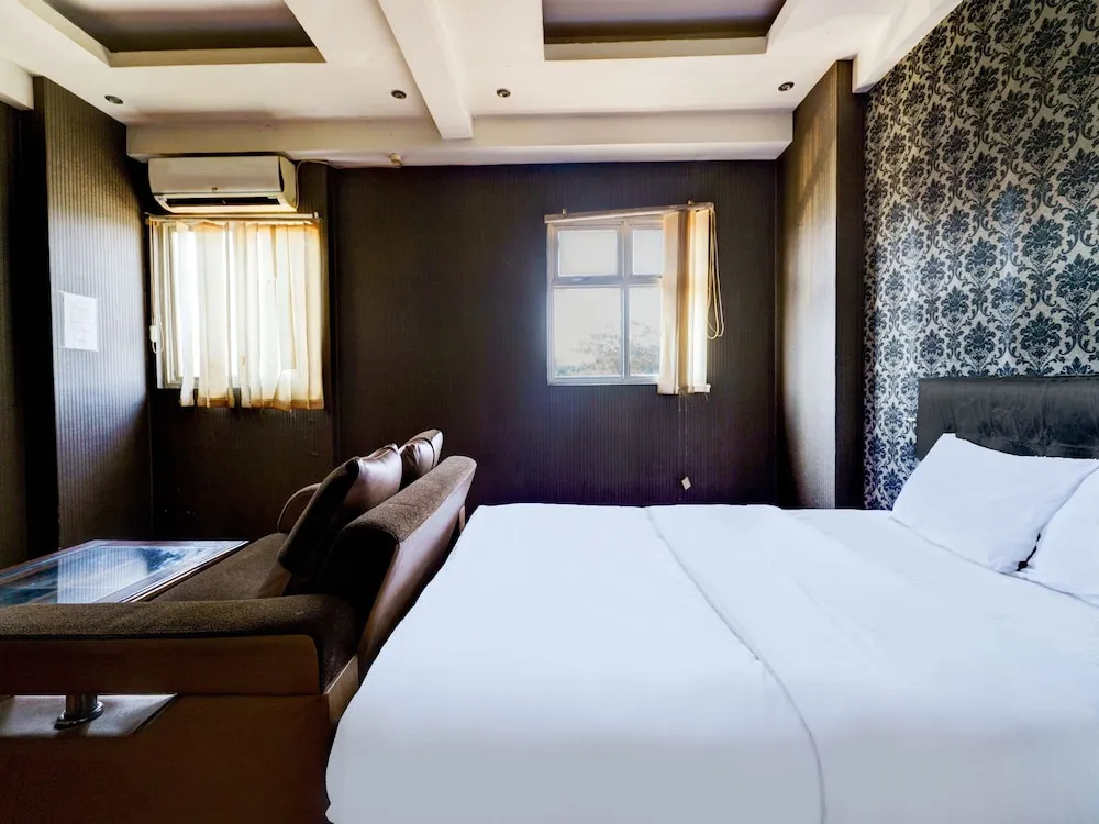 OYO Life 93086 Apartemen The Suite Metro By Abbah Property