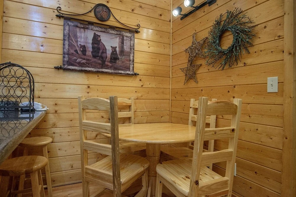 ER228 - Locker's Lodge Great Location - Close To Town! 1 Bedroom Cabin by RedAwning