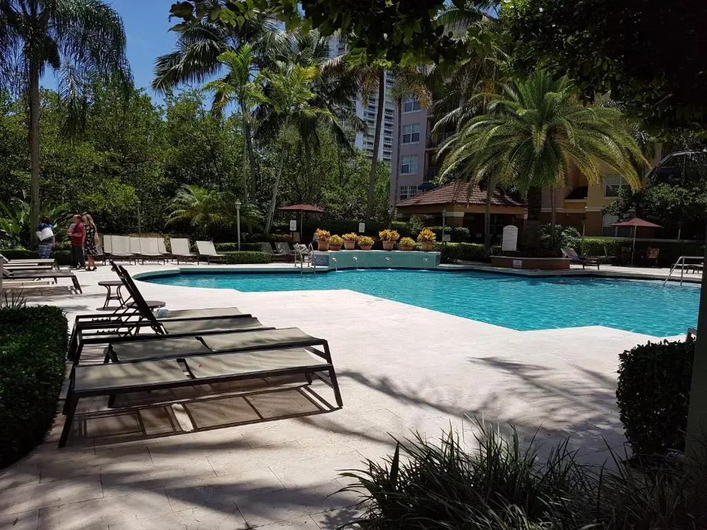Uhost AI 3BR Condo Stunning Water Views