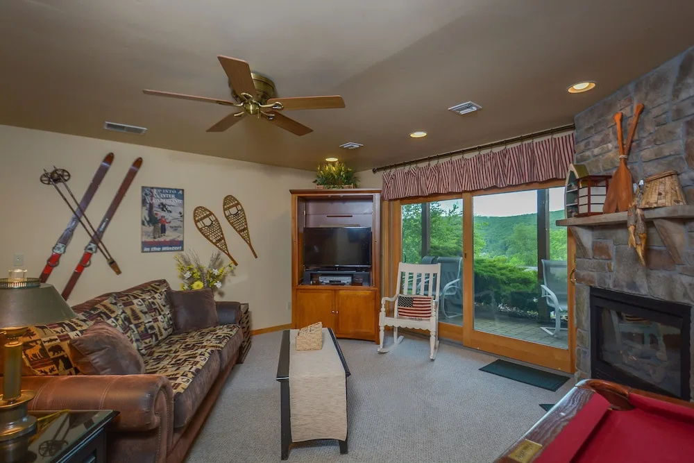 Waves N' Moguls 5 Bedroom House