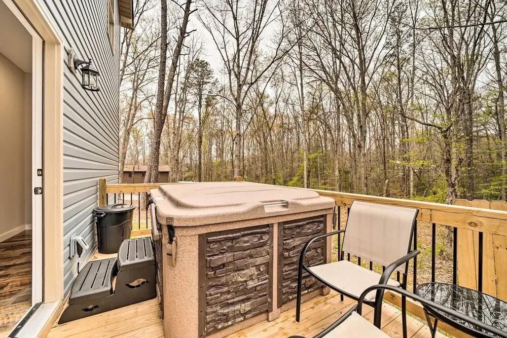 Asheville Area Hideaway w/ Hot Tub + Deck!