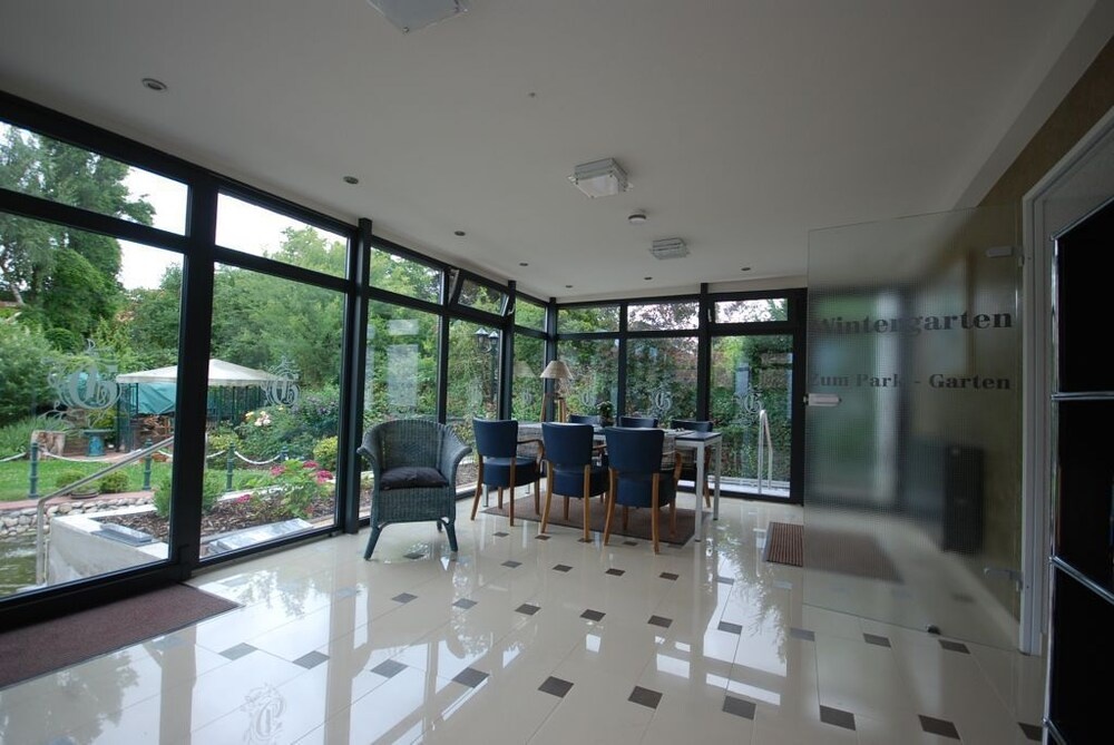 Gasper Business & Garden Hotel