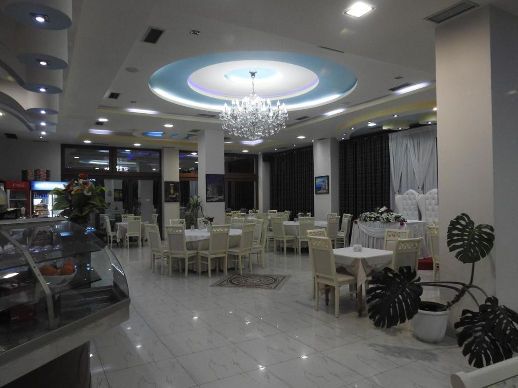 Hotel 3 Vellezerit