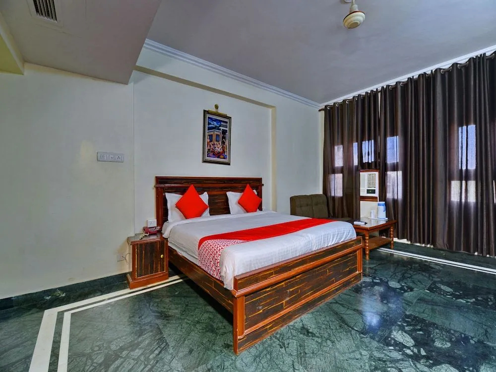 OYO Flagship 1298 Kohinoor Sindhi Camp