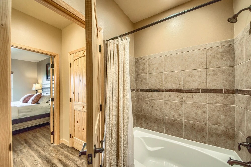 Old Mills Resort OM A7 3 Bedroom Condo by Redawning