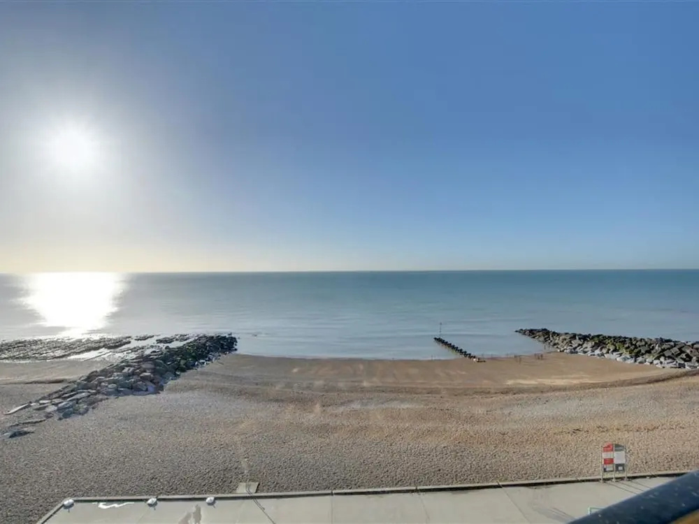 Beautiful Apartment With sea View and Balcony, Near Shops and Pubs