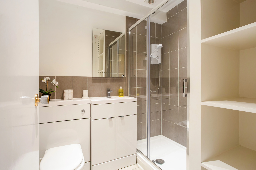 Ideal city centre base with all the iconic sightseeing within easy walking distance.