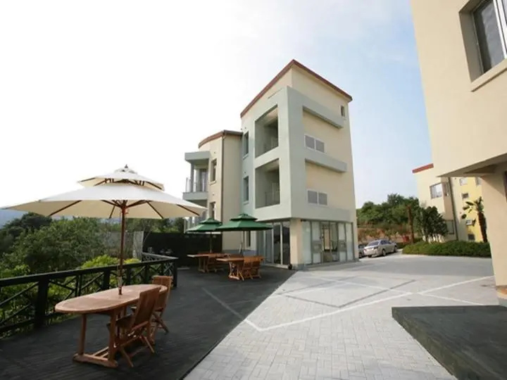 Tongyoung Taset pension