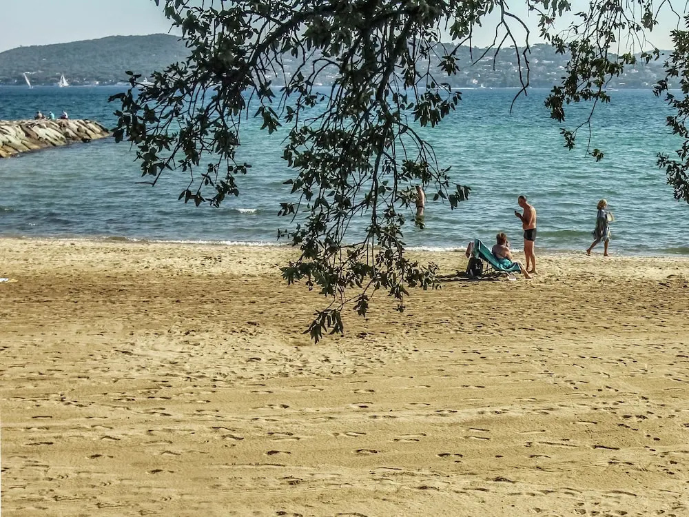 Cozy Holiday Home in Grimaud with Beach Near