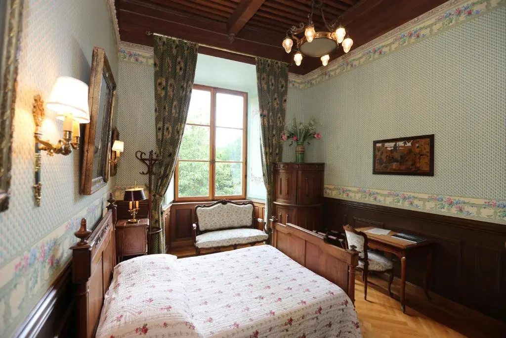 Chateau De Picomtal