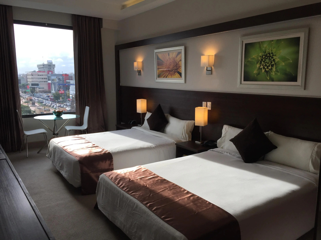 Weston Suites Hotel