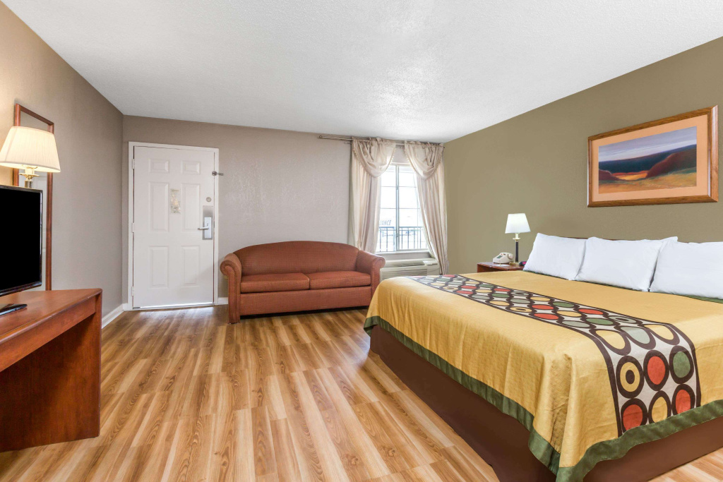 Super 8 by Wyndham Metairie