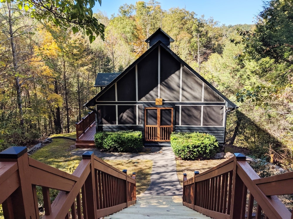 2333 Willow Lane Cabin 2 Bedrooms 2.5 Bathrooms Cabin