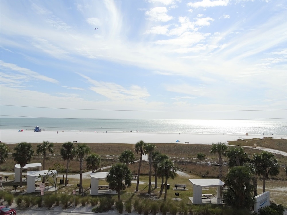 Sunset Royale 416 2 Bedrooms 2 Bathrooms Apts