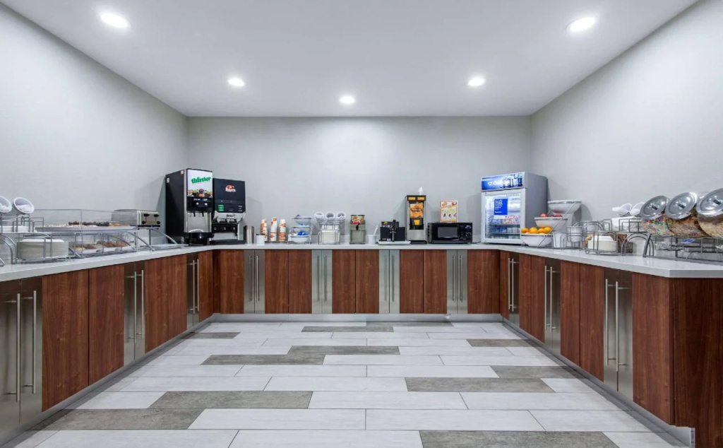 Holiday Inn Express & Suites Tulsa East - Catoosa by IHG