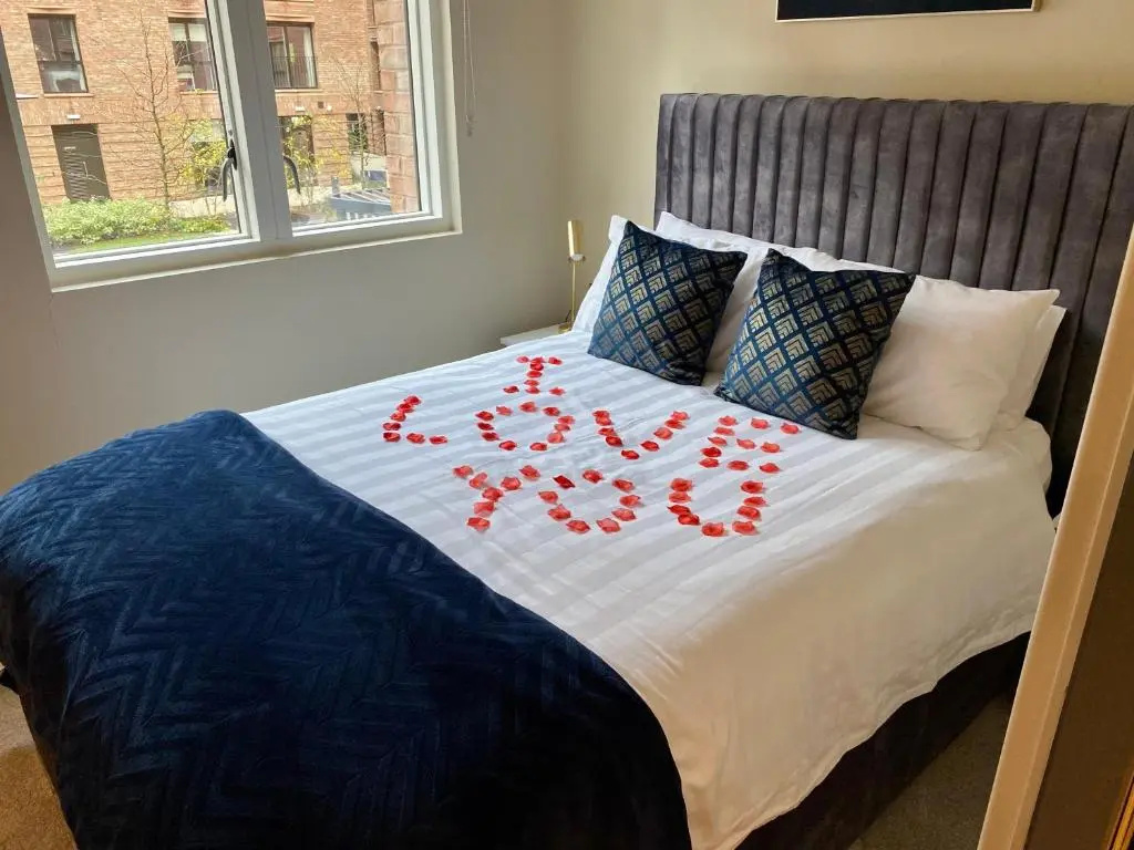 City Centre Luxury studio apartment suite with garden view