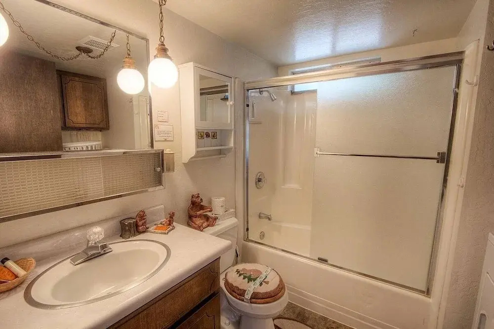 Bambi's Bunkhouse 3 Bedroom Home by RedAwning