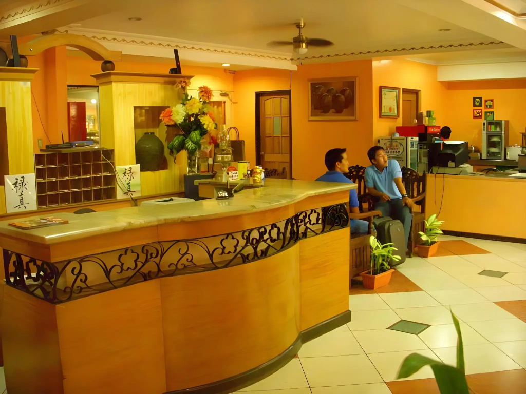 Plaza Maria Luisa Suites Inn