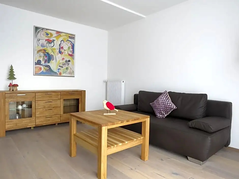 Hotel Vier Jahreszeiten an der Therme & Kliniken Bad Krozingen Nähe Freiburg & Schwarzwald Ideal für Wellness Kur & Business Ausflüge 24h Check In- WLAN & Parken gratis