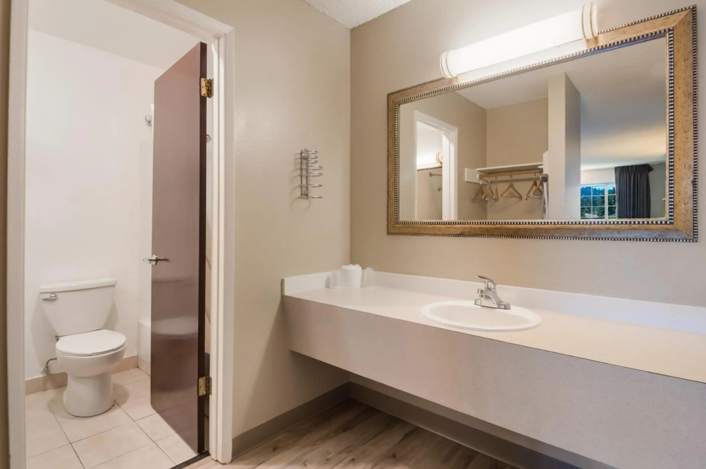 Rodeway Inn & Suites Portland West - Beaverton