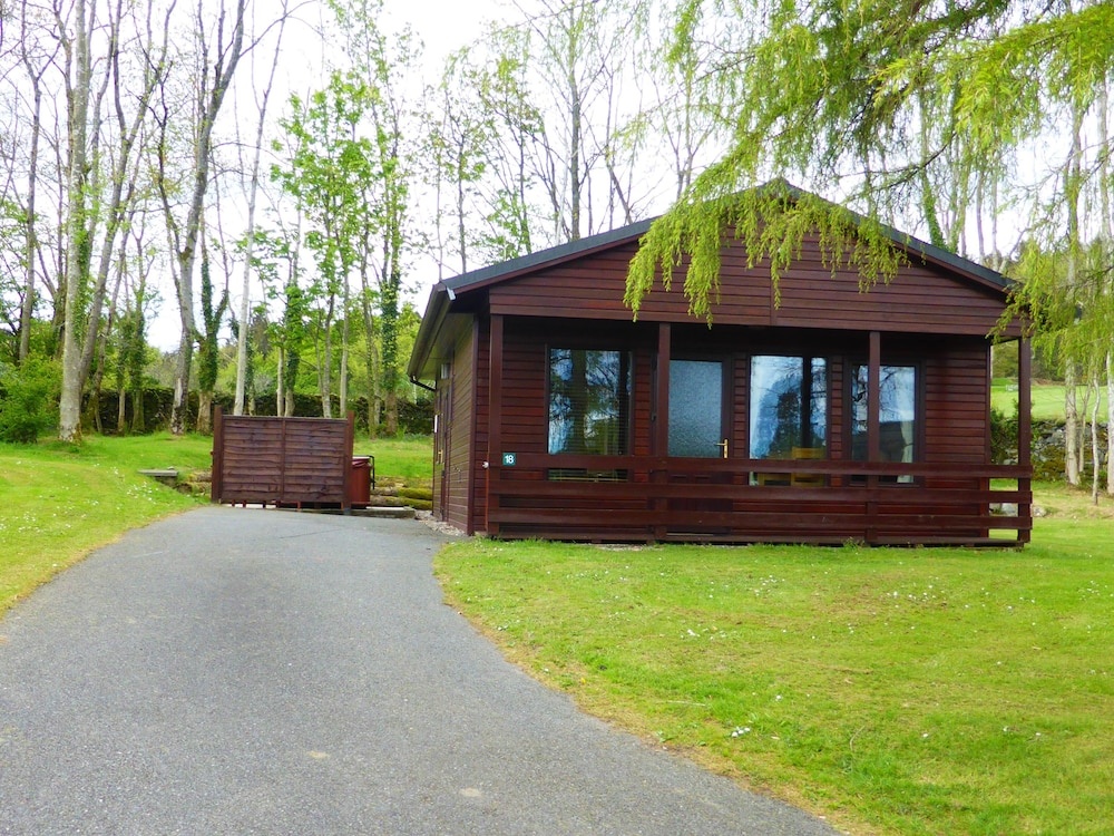 Birch Lodge 18 with Hot Tub