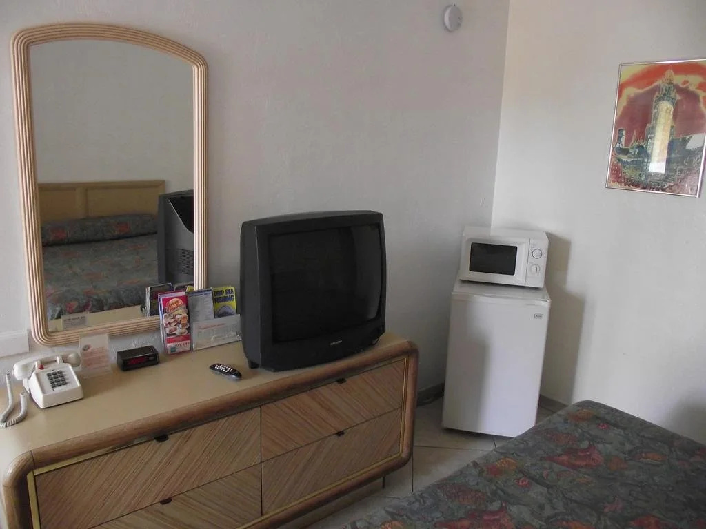 Sundeck Motel and Apartments
