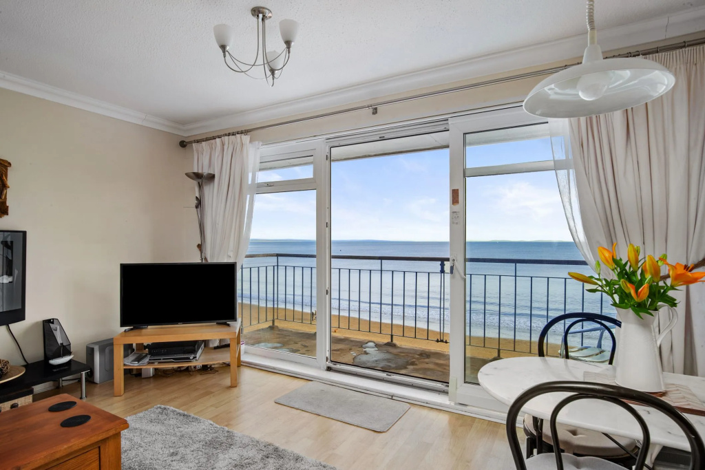 On The Beach - Direct Beach Access Sea Views