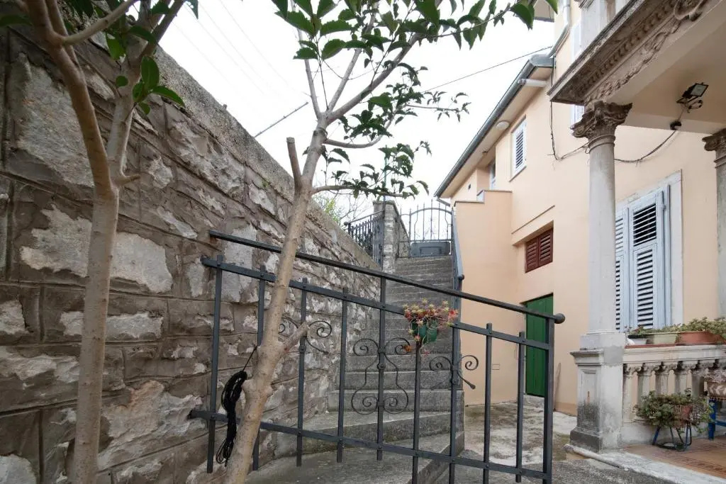 Modern Antique apartment's Villa Castropola 8, located in Center of Pula
