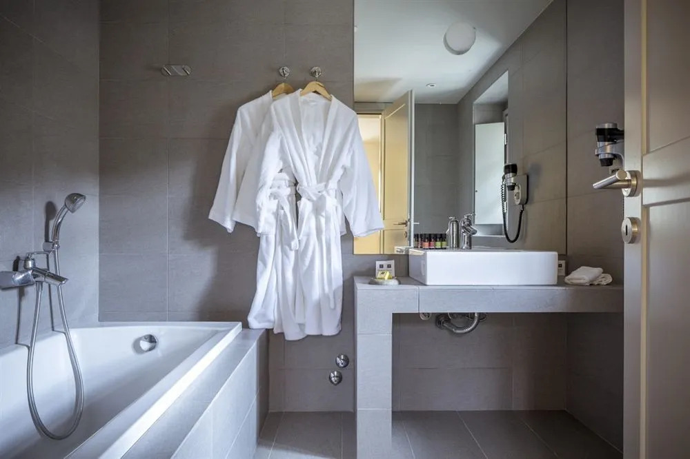Monopatia Resort