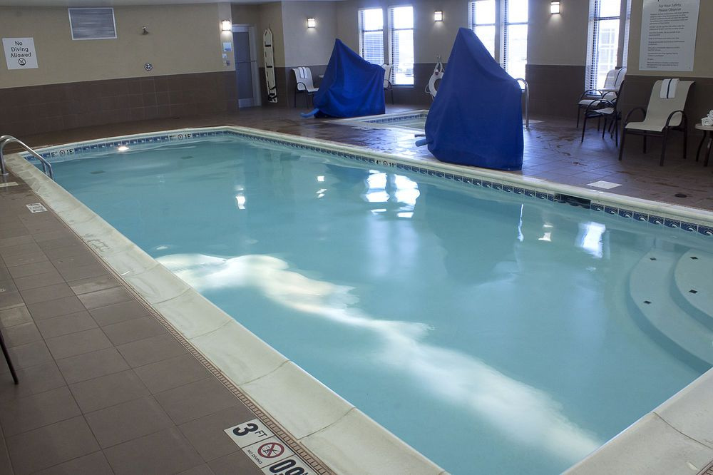 Holiday Inn Express Hotel & Suites Youngstown W - I-80 Niles Area