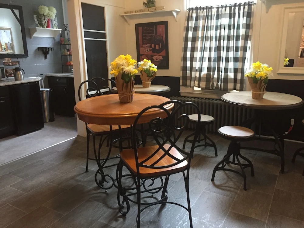 The Baxa Inn