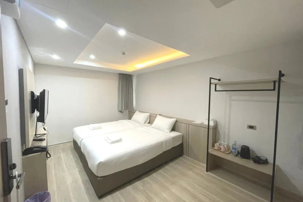 The Riski Hotel at Bangphlat Station SHA